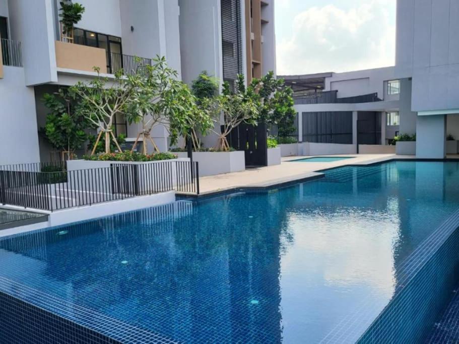 Sky Trees 15-06 3pax, Bukit Indah, Aeon, Legoland, Netflix Apartment